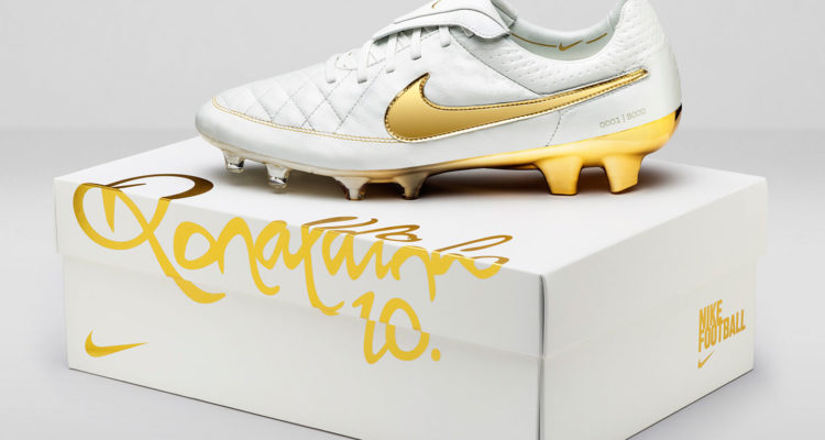 Nike Football Ronaldino Tiempo Gold BOX