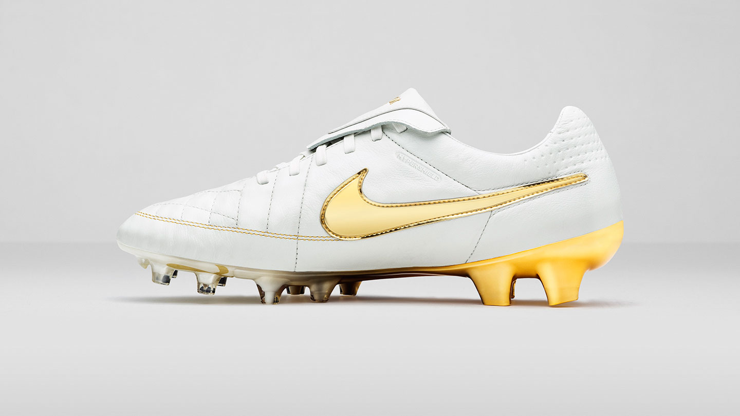 Nike Football Ronaldino Tiempo Gold side right