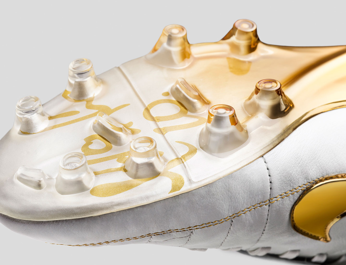 Nike Football Ronaldino Tiempo Gold sole close