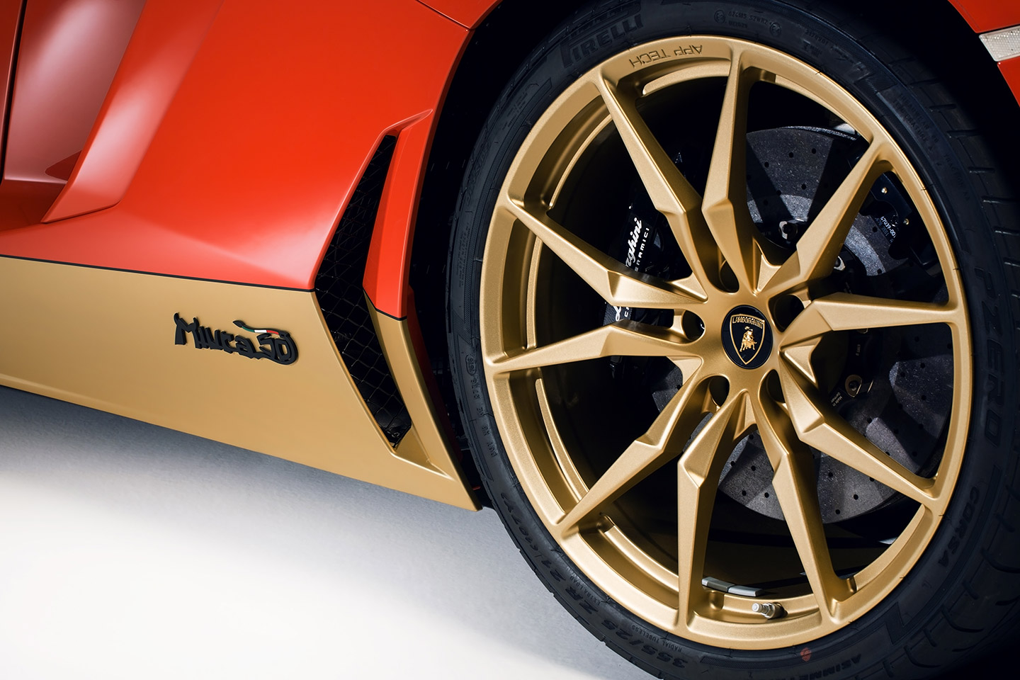 Lamborghini Aventador Miura 50 homage wheel