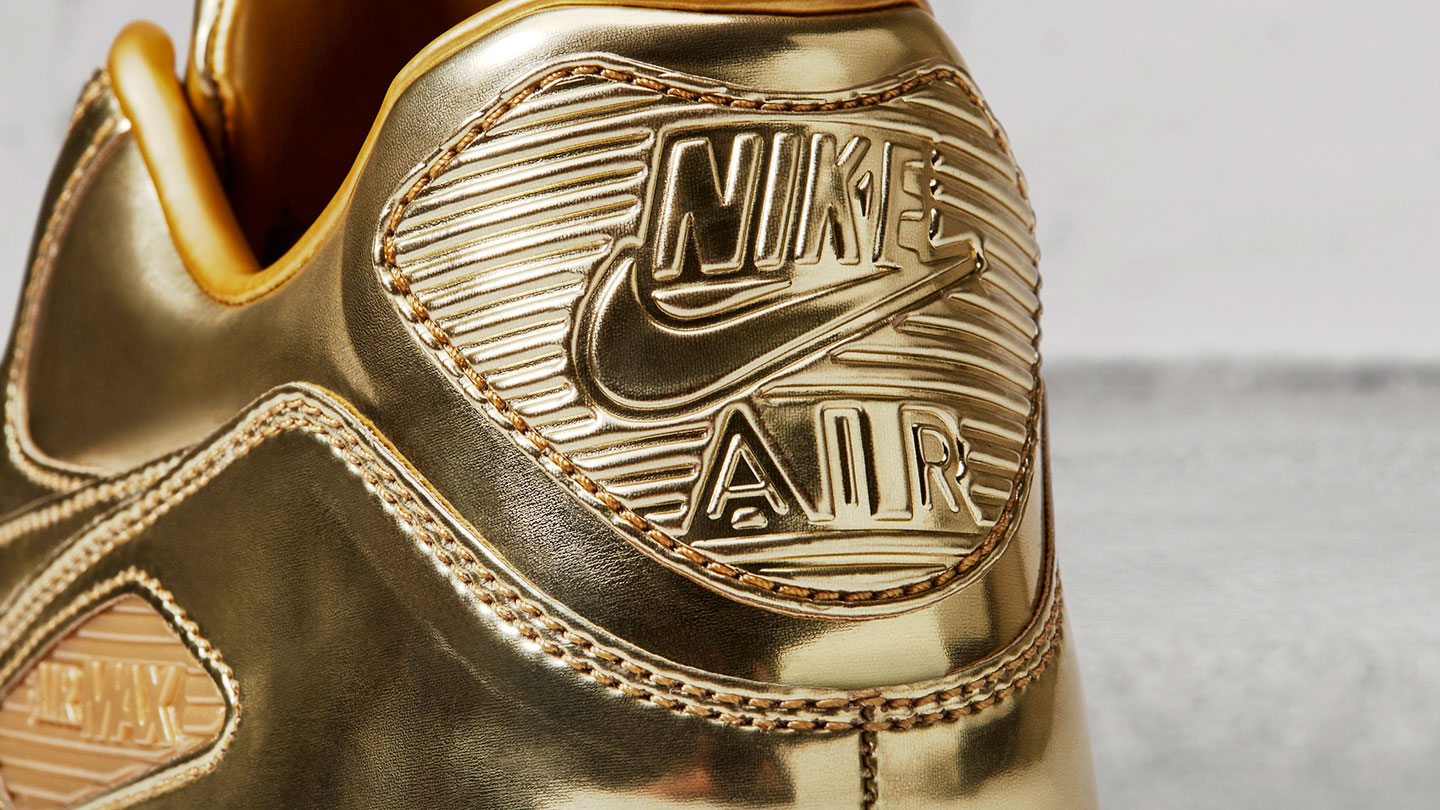nike air max 90 gold logo
